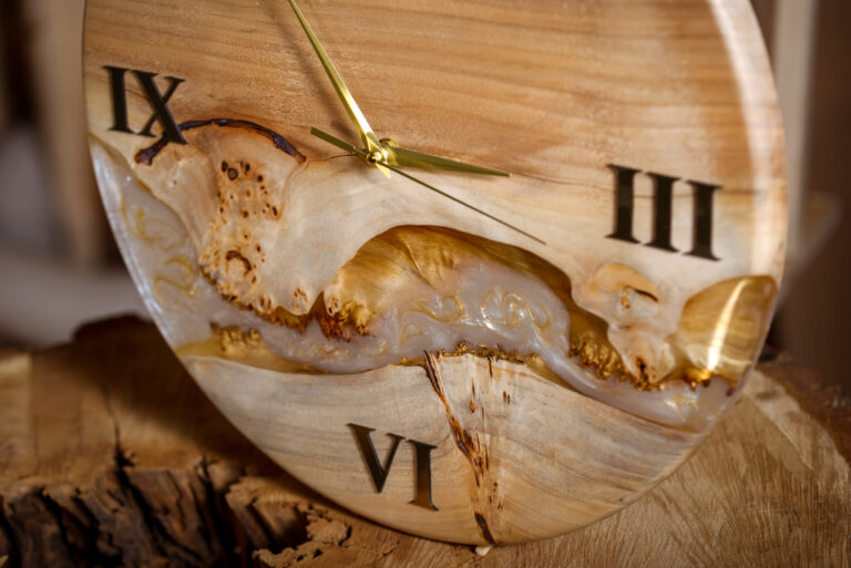 Wood Art Sari-Epoksi Smola i Drvo za Unikatni Nameštaj
